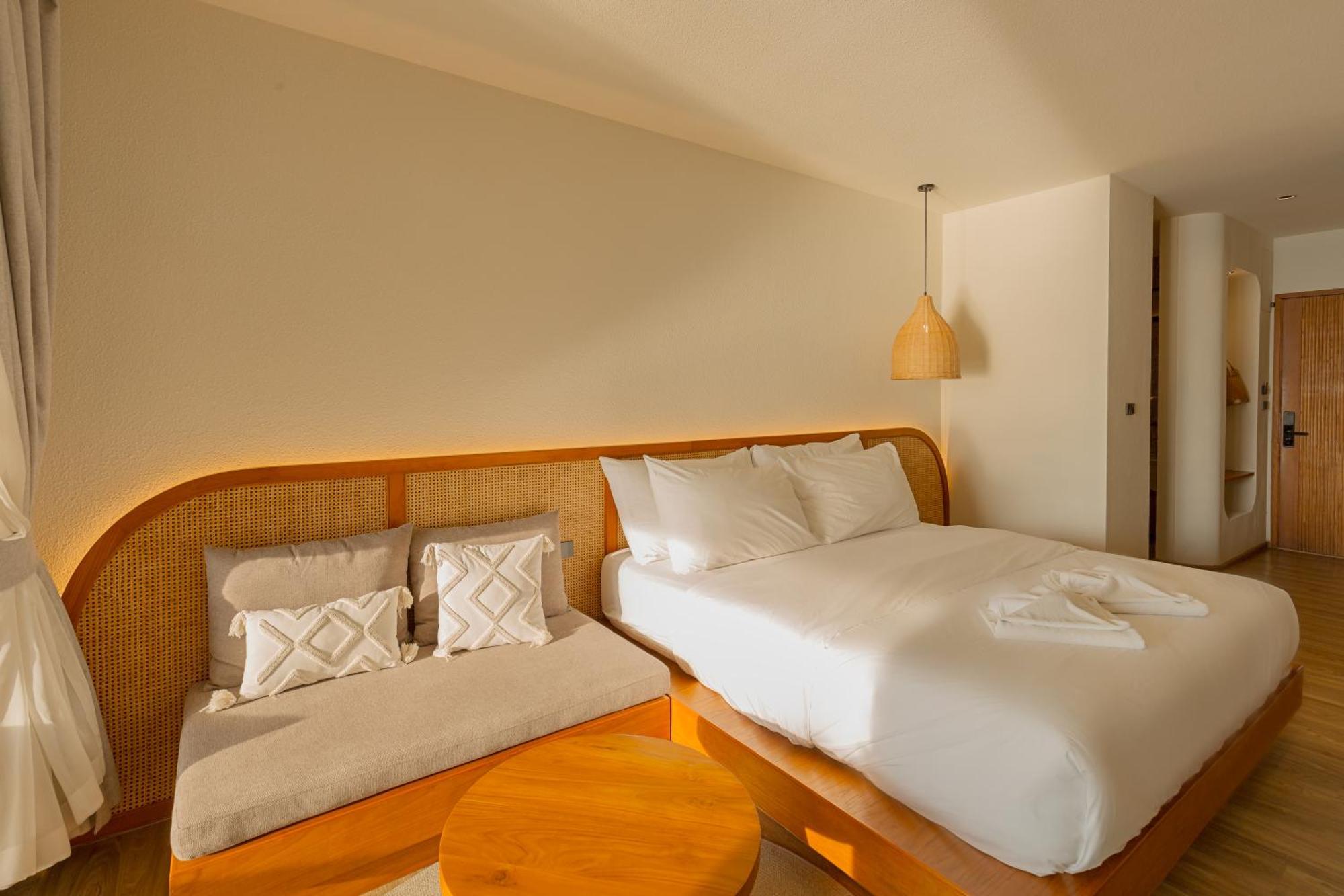 Tasana Bar And Luxury Resort Ko Lan Exterior photo