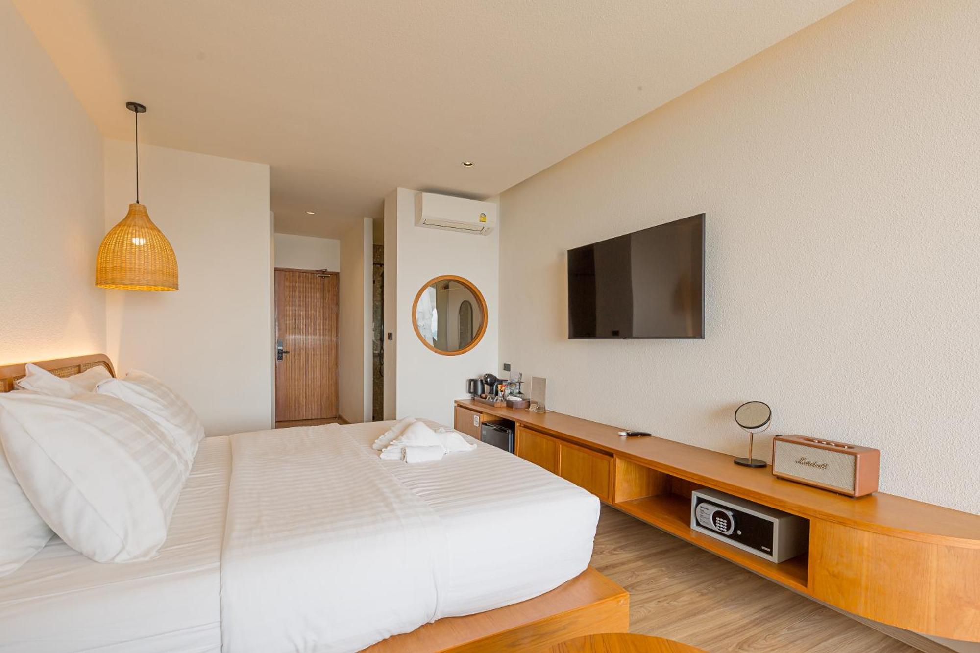 Tasana Bar And Luxury Resort Ko Lan Exterior photo