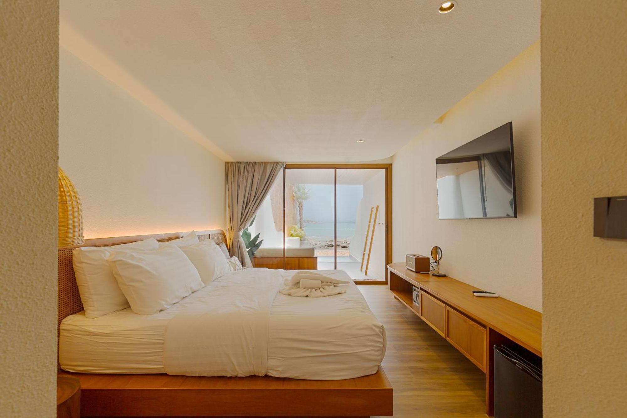 Tasana Bar And Luxury Resort Ko Lan Exterior photo