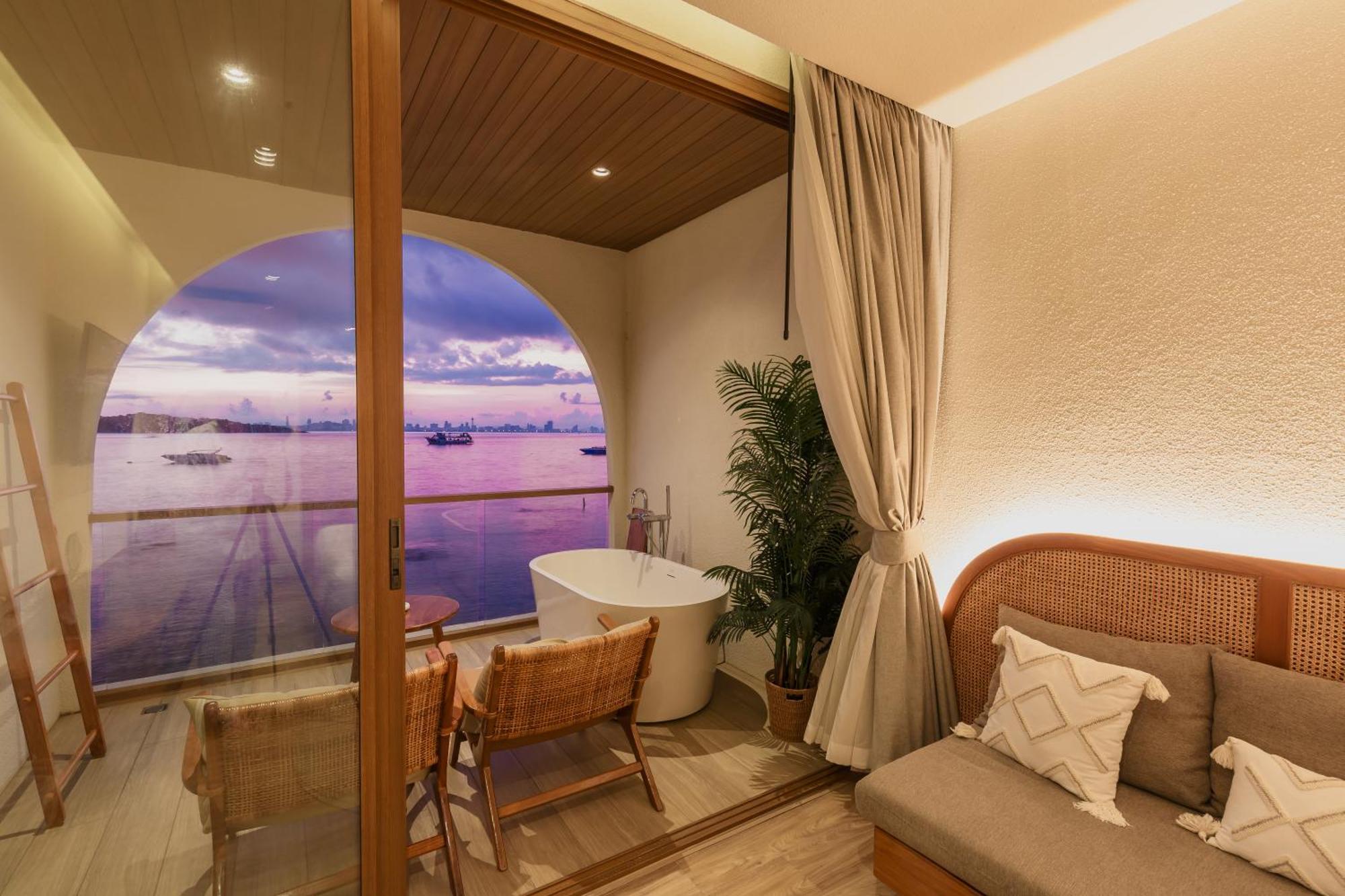 Tasana Bar And Luxury Resort Ko Lan Exterior photo